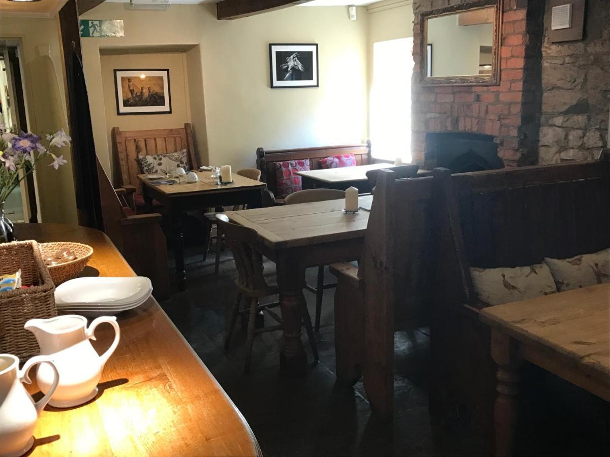 The Coach House Inn โอ๊กคัม ภายนอก รูปภาพ